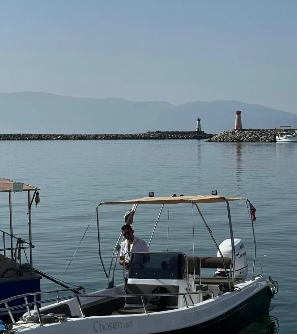 Chosen Boat Trip By T 호텔 Vlorë 보트호텔